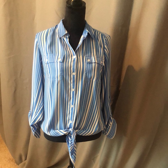 🍁4/$15 light blue and white stripes Blouse - Picture 1 of 6